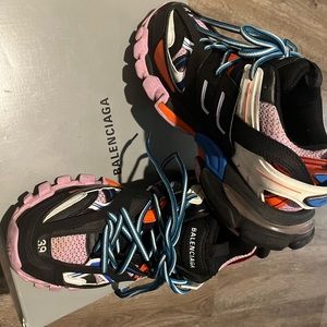 SOLD

100% Authentic balenciaga track sneakers